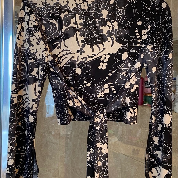 NWOT DRESSY CROP TOP - Picture 4 of 6